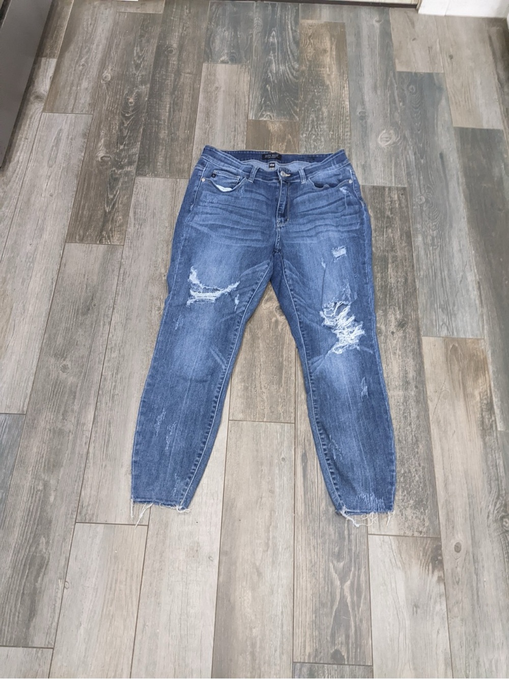 Judy Blue 14W Skinny Fit Destroyed Ripped
Denim Blue Jeans Style# JB82215MD-PL